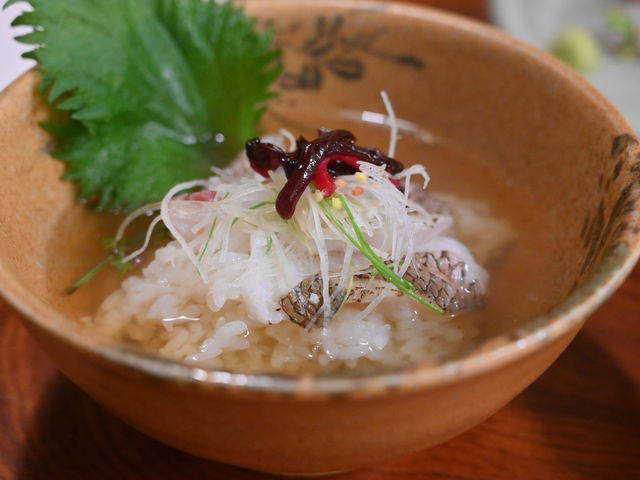 鯛の出汁茶漬け
雨風の強い鳴門の大渦を見に行ったあと、あったかいものを食べたくて注文。美味!!_平松食堂