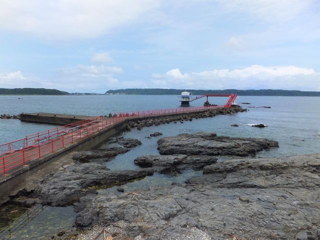 海中展望塔に向かう長い海上通路_串本海中公園 水族館