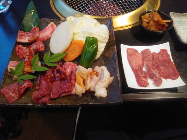 焼き肉セット一人前。_千力 あたご店