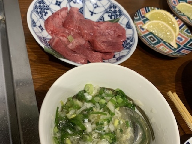 ねぎ塩牛タン。 ねぎ塩は、ご飯にかけても美味しいです。_肉と米 焼肉えびす 梅田店