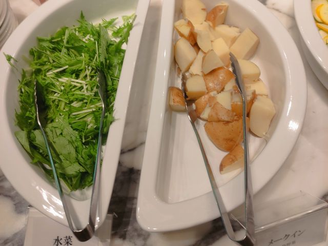 サラダビュッフェ:水菜、メークイン_テンザホテル・博多ステーション