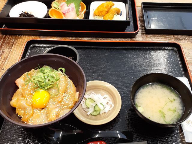 鯛の漬け丼_沼津 内浦漁協直営いけすや