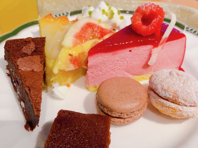 プチケーキ、マカロン♪_ANAクラウンプラザホテル長崎グラバーヒルレストラン