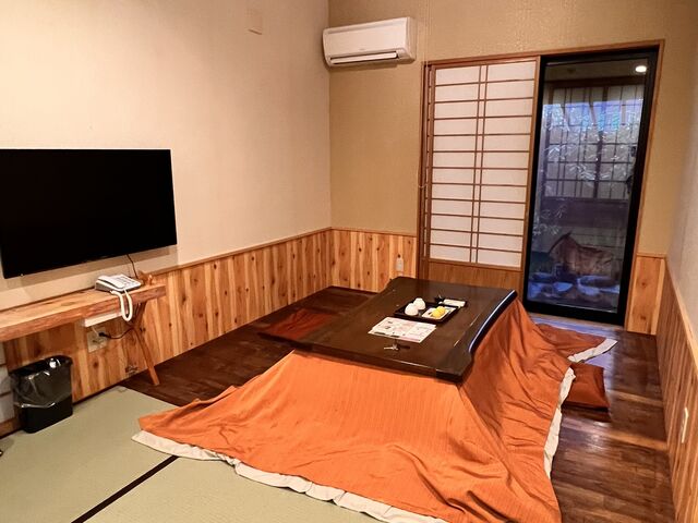 離れ1階リビング_仙石原品の木一の湯