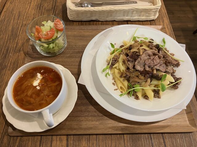 パスタとボルシチ_Faina ファイナ