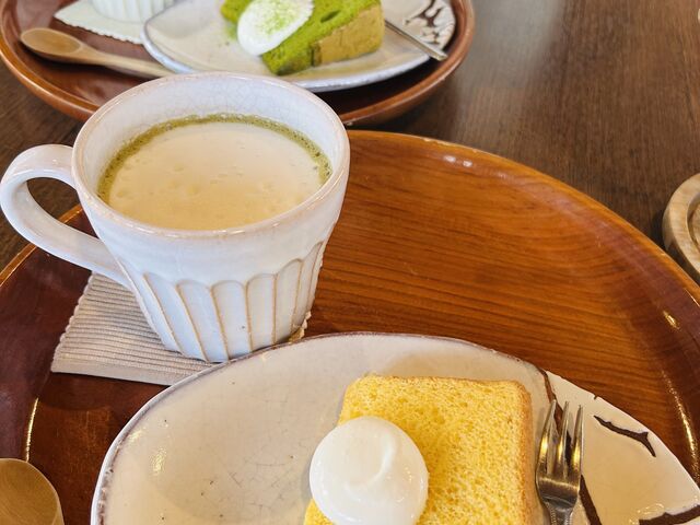 この日は夏みかんシフォンと抹茶シフォン
ほうじ茶ラテと一緒にいただきました_Kimono Style Cafe