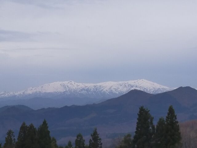 飯豊連峰が綺麗に眺められます_桜峠温泉