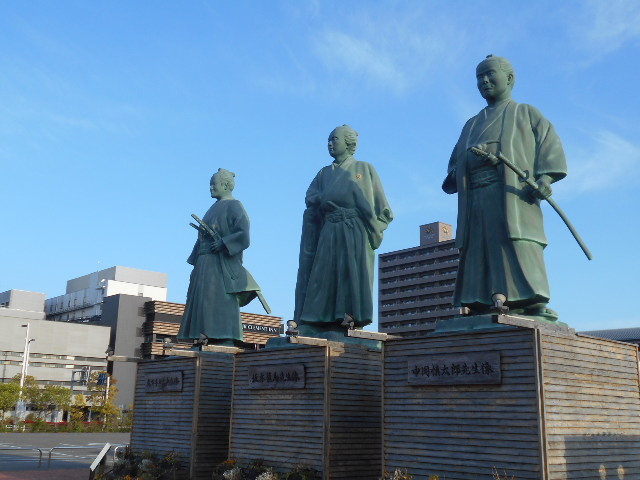 土佐三志士の像