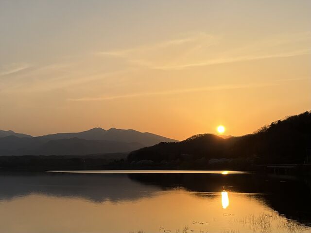 夕日に染まる湖面_釜房ダム