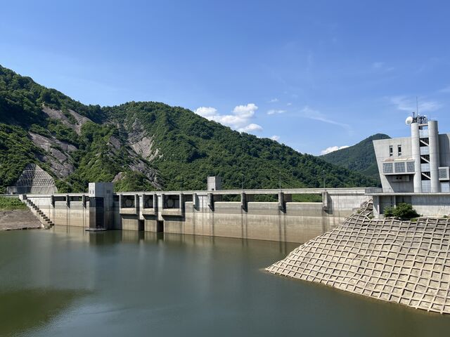 シンプルが故に均整のとれたダム_横川ダム