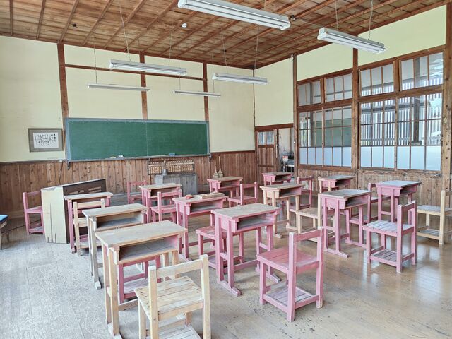 再現度高めな昭和の教室内部_昭和ふるさと村