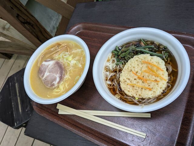ラーメンと山菜そば_石ヶ戸休憩所 売店