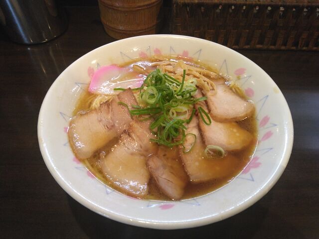 チャーシューを追加で頼みました。_のりや食堂