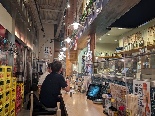いい雰囲気 と距離感 清潔に維持されています。_信州ゴールデン酒場新館