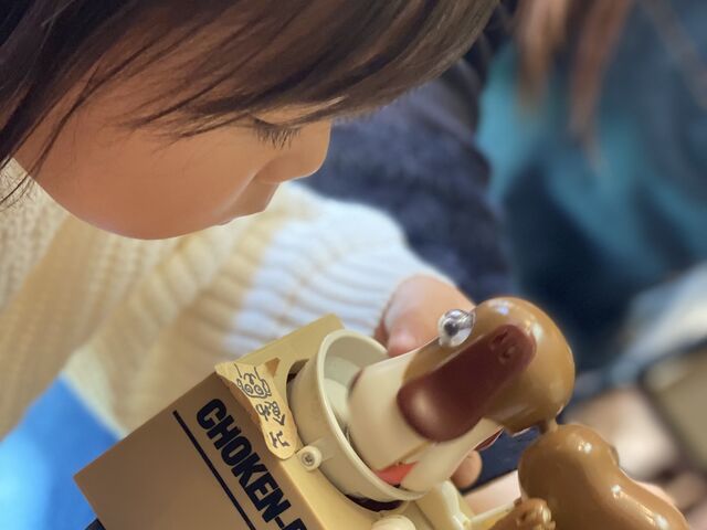 お金を食べるワンチャンのおもちゃがものすごく気に入って
ずっと遊んでいました。_RAGTIME COIN FACTORY