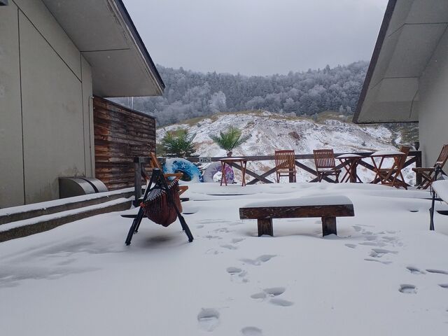 ジュラクさんのテラスからも、良い写真が撮れるのですが、雪が多くてやめました…_万座空吹