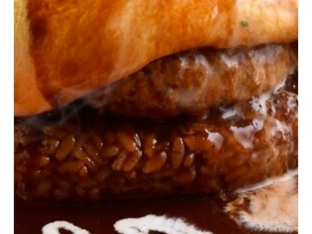 チーズインのデミハンバーグオムライス_たまごのきもち 大阪駅前店