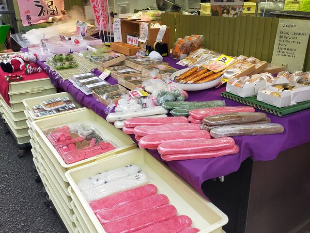 最前列に並ぶ「ねこ餅」_寿々屋 石切本店
