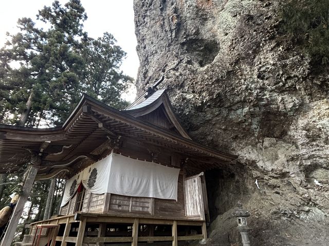 轟岩_中之嶽神社