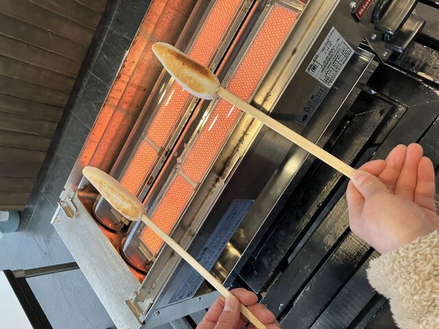 焦らず焼くのがコツだそうです_武田の笹かまぼこ