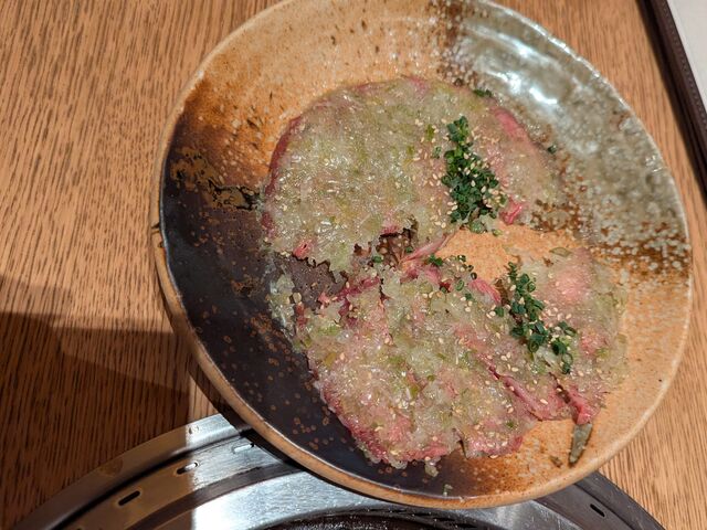 ねぎタン塩」「ねぎカルビ塩」相盛 食べかけ(笑)_焼肉店旅亭まんぷくクロスゲート金沢店