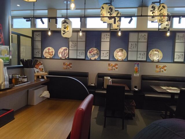 店内は大きく広く明るくなっていました。_麺厨房あじさいJR函館駅店