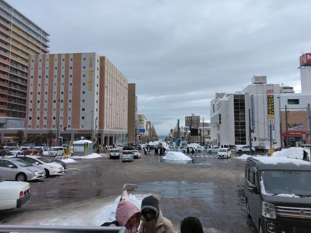 遠くに小樽湾が見えます。素敵です。_JR小樽駅