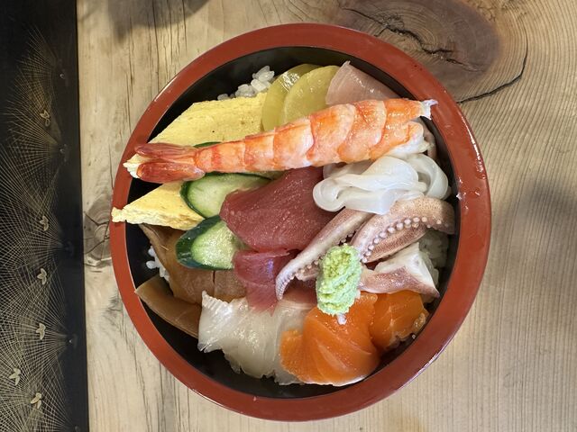 海老もぷりぷり、これでランチ1100円は、お得です。アサリのお味噌汁も美味しかったです。_だるま寿司
