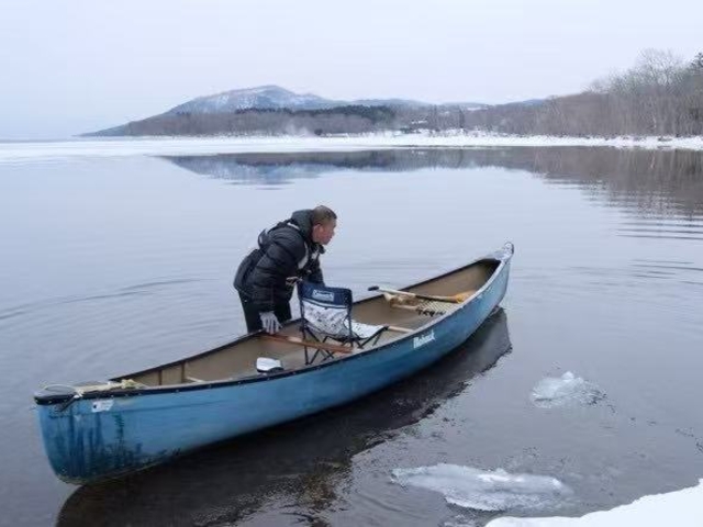 氷の湖の舟_てしかがfreetrekkers!