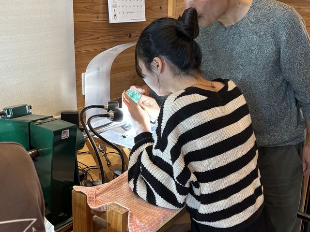 丁寧な説明_KJ工房 小豆島店