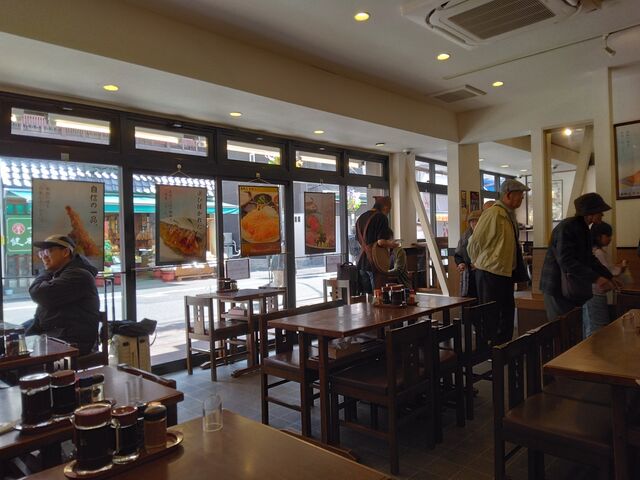 朝10時開店というのごとても嬉しく、好感が持てます。_ときわ食堂
