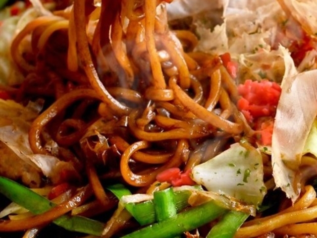 昔ながらの鉄板ソース焼きそば_肉ときどきレモンサワー 神戸三宮店