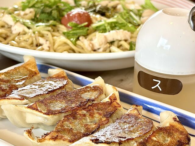 竹炭ニンニク入り餃子、只今1個増量中_リンガーハット 福岡二日市店