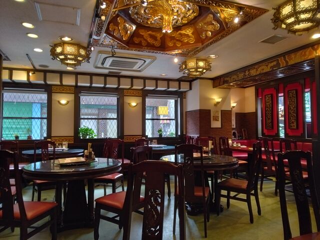 雰囲気抜群の店内です。_中華楼