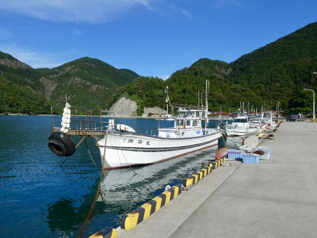 救命胴衣も完備して感じの良い船頭さんだった!_ローソク島遊覧船