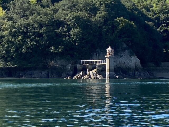 文化遺産の旧大浜埼通航潮流信号所_SUIGUN RIB TOURS