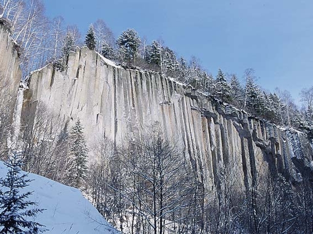 層雲峡の熔結凝灰岩柱状節理