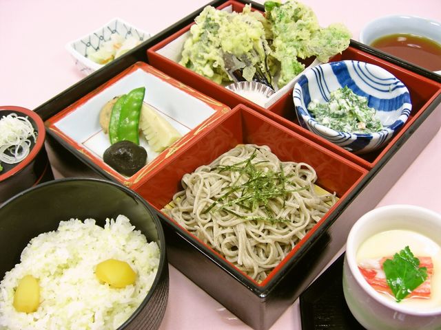 秩父元祖「黄金(こがね)めし」当館でしか食べられない郷土料理。_秩父温泉 満願の湯