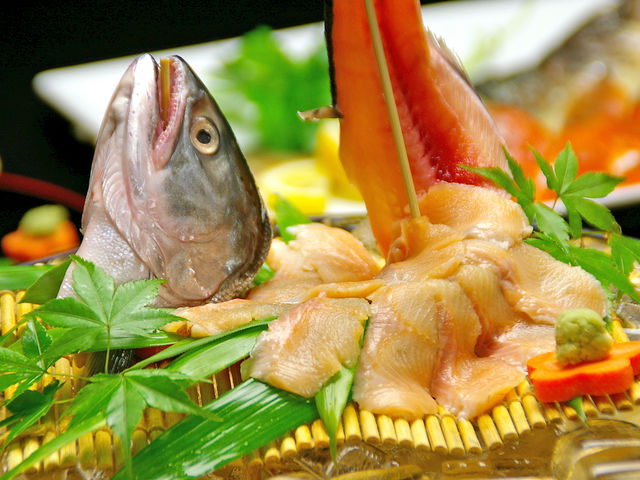 天然びわますのお造り_宝船温泉 湯元ことぶき