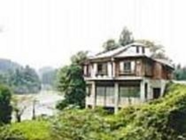 只見川ライン下りの舟がここから出ている_桐の里倶楽部