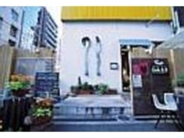 緑のガーデンや店先の花など心和む雰囲気_Restaurant CAFE GARB