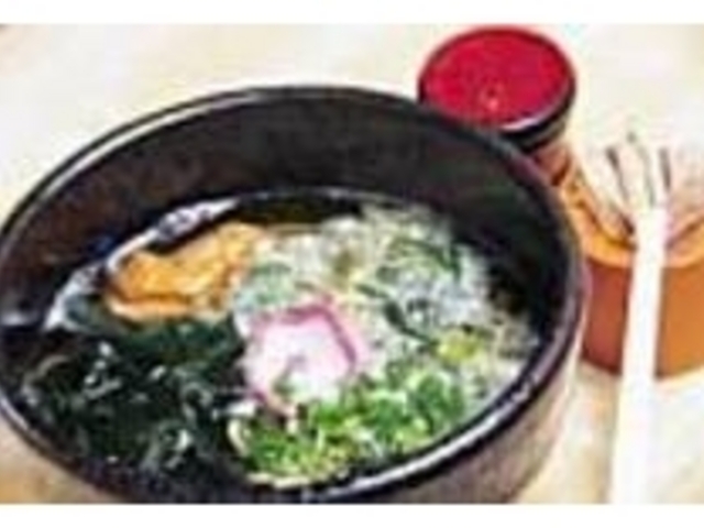 よもぎ天ぷらとおあげさんがのったうどん_大和屋