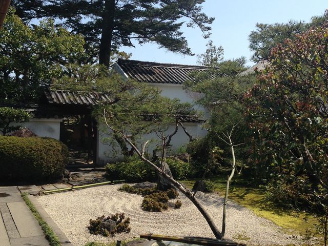 230年前に建てられた屋敷。庭園も趣深い_郷屋敷