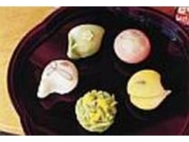 目でも楽しむことができる季節の上生菓子_松むら