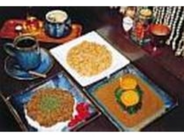 ドライカレー(左)とラグ・デ・ポーク_カフェ ハイチ 横浜