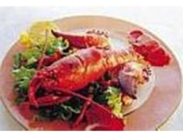 自慢の新鮮な『ロブスターの蒸し焼き』_ステーキ&シーフード ボストン