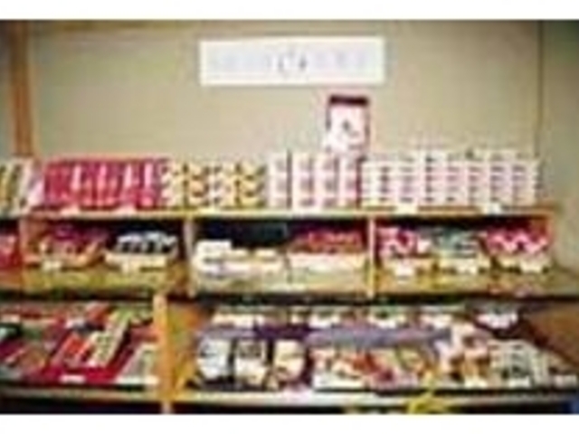 りんごで作られたパイやグラッセが並ぶ_菓子処 笹の舎