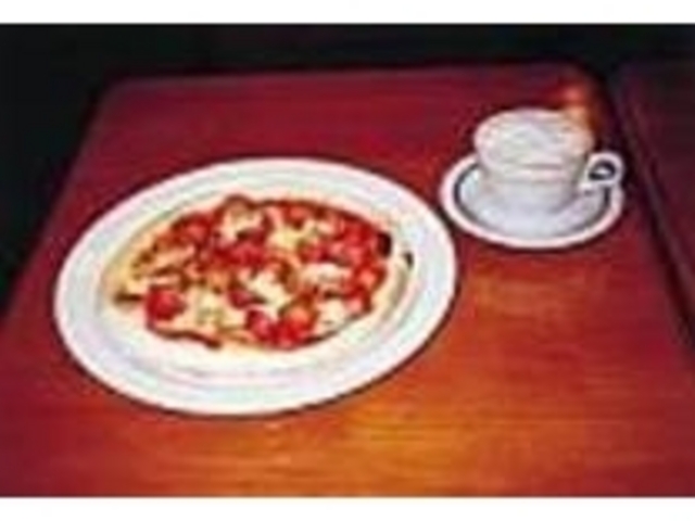 生トマトたっぷりのパッキーノとカプチーノ_ナポリピッツァ&パスタ ルイパパ
