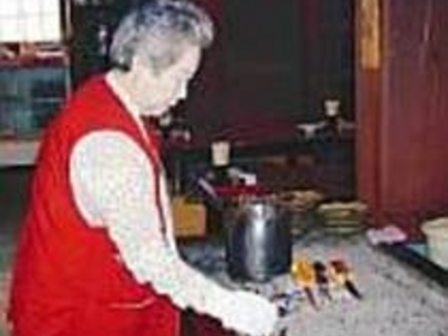 炭火で焼いた田楽を秘伝のみそダレで味わう_奴郎ヶ前茶屋