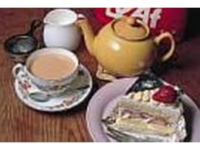 手作りケーキは紅茶とセットでも楽しめる_Tea Room Leaf